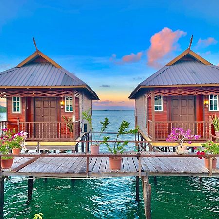 Parapat Water Village Resort センポルナ エクステリア 写真