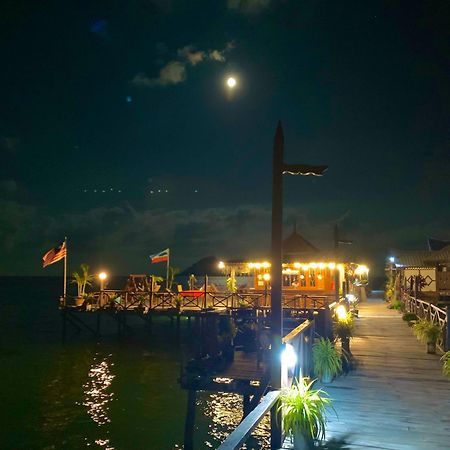Parapat Water Village Resort センポルナ エクステリア 写真