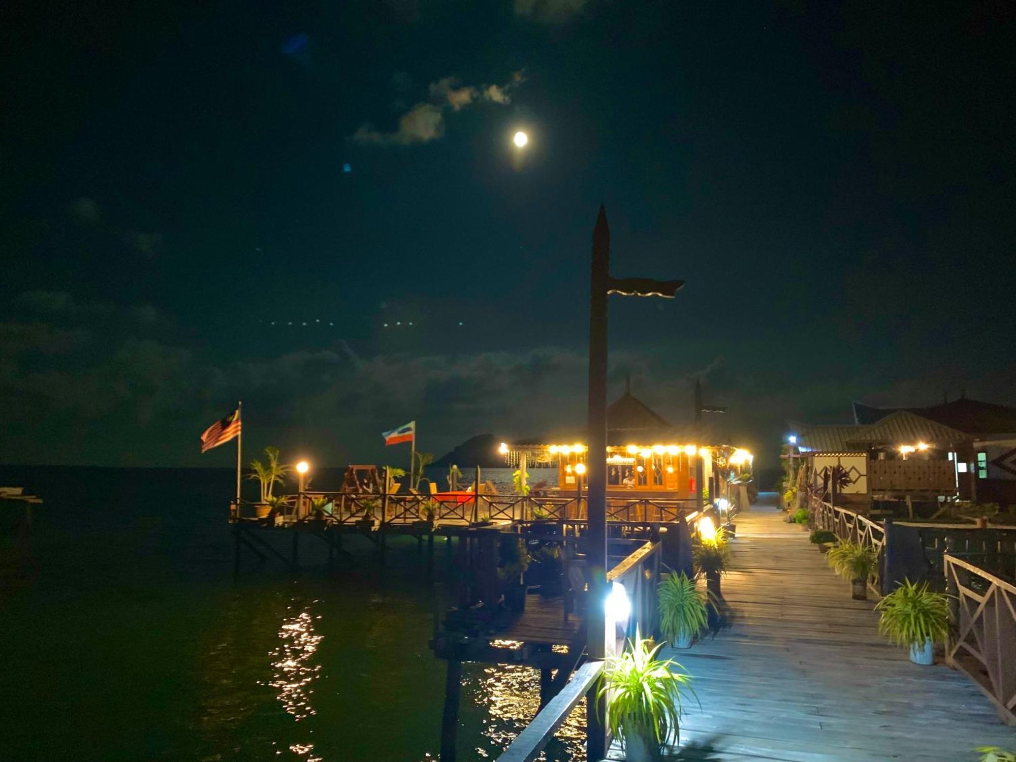 Parapat Water Village Resort センポルナ エクステリア 写真