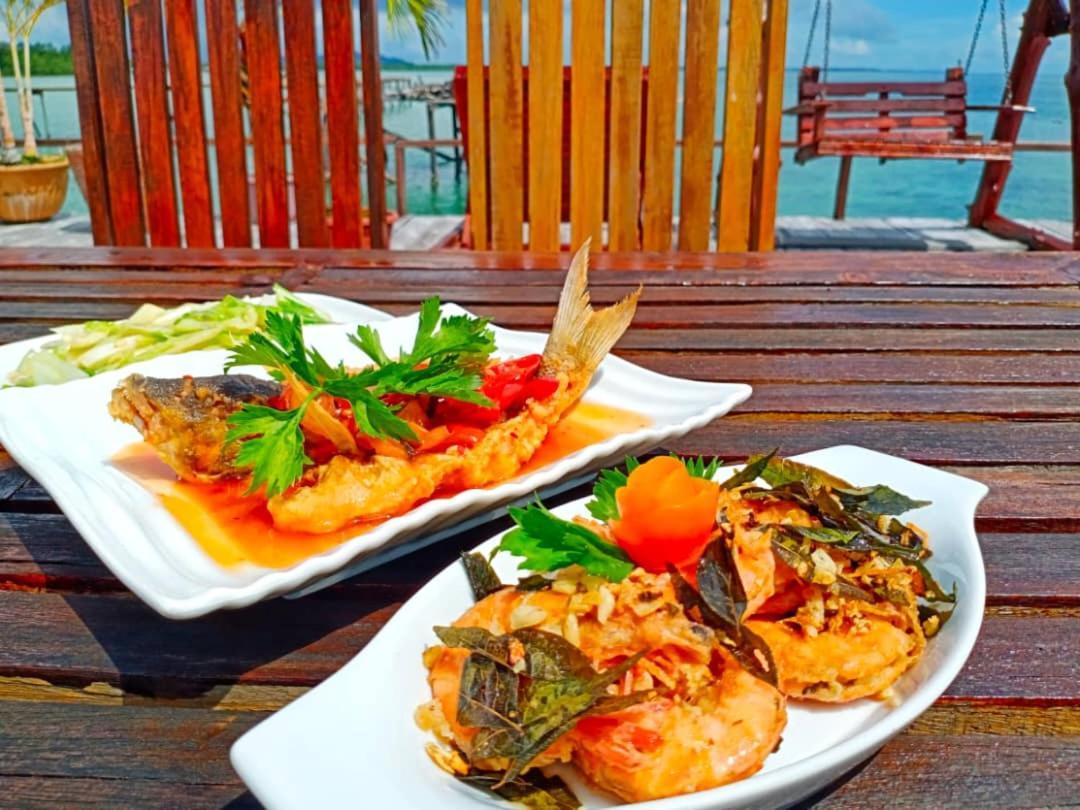 Parapat Water Village Resort センポルナ エクステリア 写真