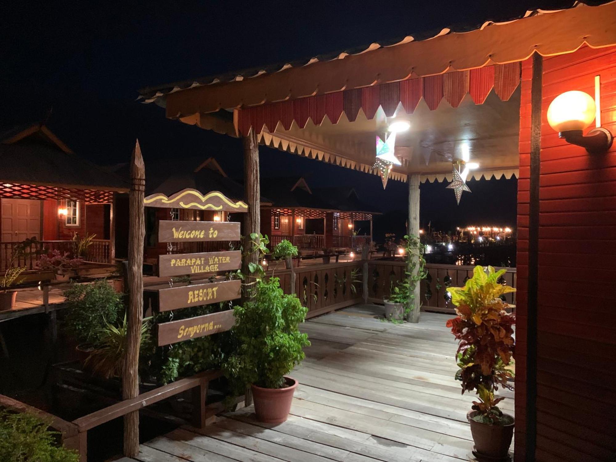 Parapat Water Village Resort センポルナ エクステリア 写真