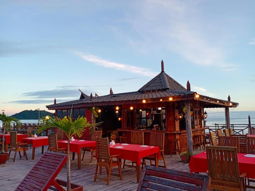 Parapat Water Village Resort センポルナ エクステリア 写真