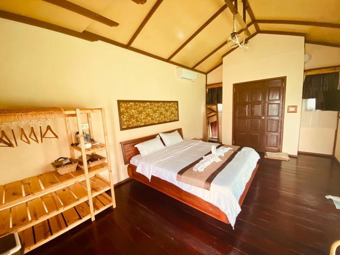 Parapat Water Village Resort センポルナ エクステリア 写真
