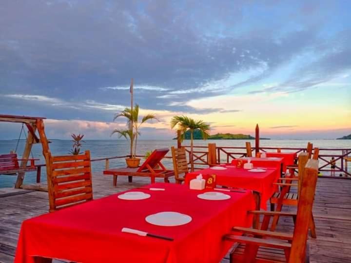 Parapat Water Village Resort センポルナ エクステリア 写真