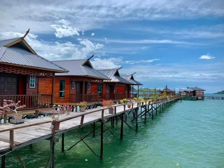 Parapat Water Village Resort センポルナ エクステリア 写真