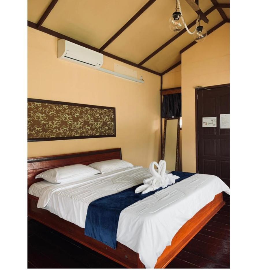 Parapat Water Village Resort センポルナ エクステリア 写真